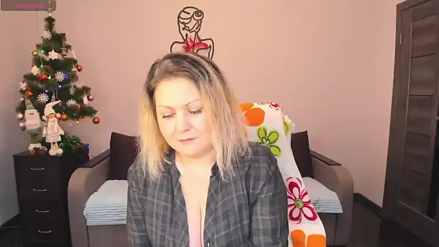 Snapshot of Milana_Blake chatting on 12.24.24 Milana Blake online show from 12.24.24