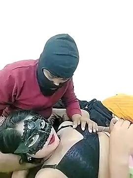 Snapshot of ascuple chatting on 02.18.25 ascuple online show from 02.18.25