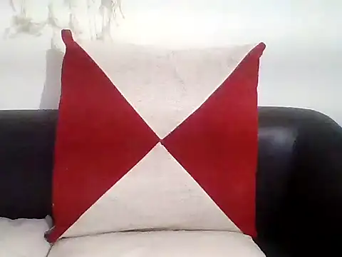 Snapshot of Tiny_busty chatting on 09.15.25 Tiny busty online show from 09.15.25