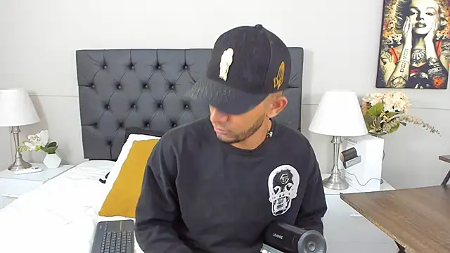 Snapshot of Robin_Rief chatting on 02.25.25 Robin Rief online show from 02.25.25