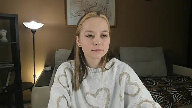 Snapshot of FalineDowlen chatting on 12.12.24 FalineDowlen online show from 12.12.24