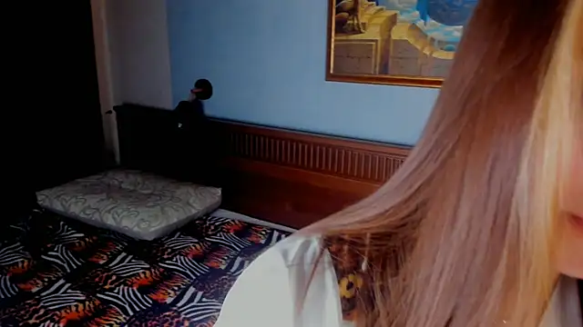 Snapshot of FalineDowlen chatting on 02.17.25 FalineDowlen online show from 02.17.25