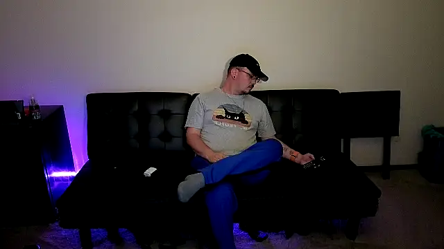 Snapshot of cmichaelxxx chatting on 10.12.25 cmichaelxxx online show from 10.12.25