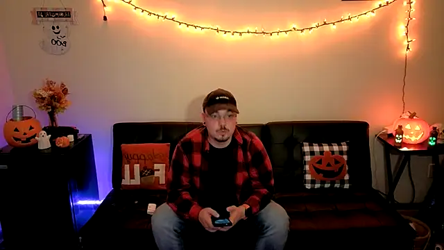 Snapshot of cmichaelxxx chatting on 10.13.25 cmichaelxxx online show from 10.13.25