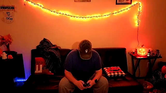 Snapshot of cmichaelxxx chatting on 10.24.25 cmichaelxxx online show from 10.24.25