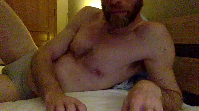 Snapshot of Twowellshapedheads chatting on 02.04.25 Twowellshapedheads online show from 02.04.25