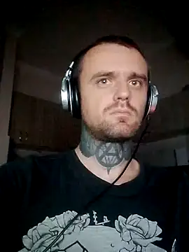 Snapshot of HappyZebra13 chatting on 11.06.25 HappyZebra13 online show from 11.06.25