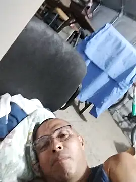 Snapshot of Alex011277 chatting on 10.28.25 Alex011277 online show from 10.28.25