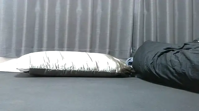 Snapshot of da_ichi chatting on 10.14.25 da ichi online show from 10.14.25