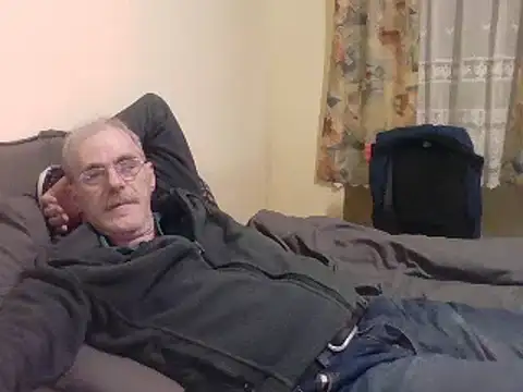 Snapshot of farock chatting on 01.08.25 farock online show from 01.08.25