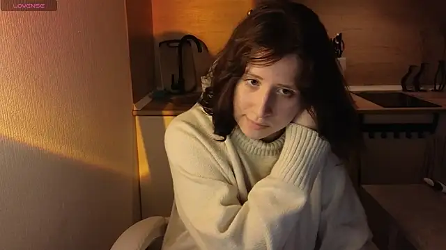 Snapshot of whatamarrie chatting on 12.27.24 whatamarrie online show from 12.27.24