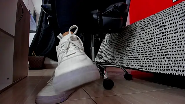 Snapshot of Keiny-Rave chatting on 10.05.25 Keiny-Rave online show from 10.05.25