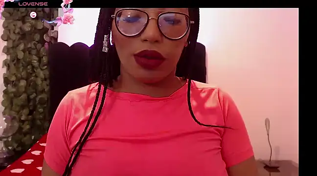 Snapshot of AmyBriiggs chatting on 02.07.25 AmyBriiggs online show from 02.07.25