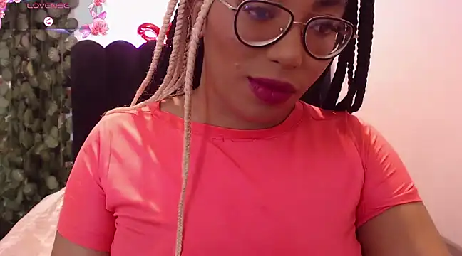 Snapshot of AmyBriiggs chatting on 03.22.25 AmyBriiggs online show from 03.22.25