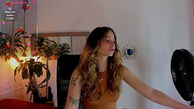 Snapshot of hinata_itachi chatting on 03.06.25 hinata itachi online show from 03.06.25