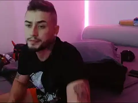 Snapshot of miia-liiam chatting on 01.11.25 miia-liiam online show from 01.11.25