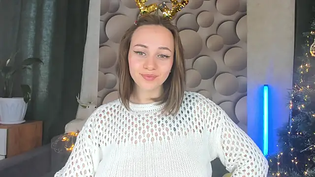 Snapshot of Cute_smile_sharon chatting on 12.23.24 Cute smile sharon online show from 12.23.24