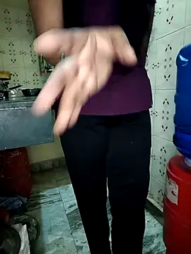 Snapshot of Soniya_444 chatting on 03.05.25 Soniya 444 online show from 03.05.25