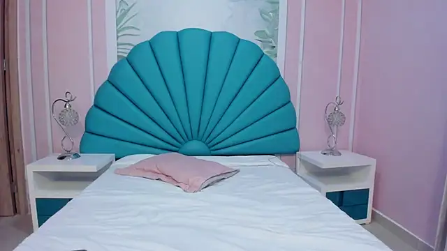 Snapshot of Daphne_Fox_ chatting on 02.19.25 Daphne Fox online show from 02.19.25