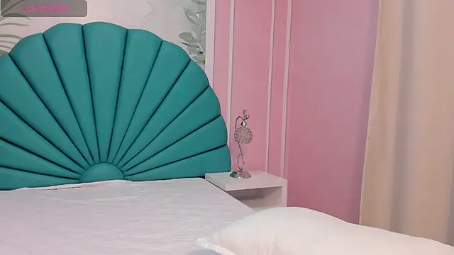 Snapshot of Daphne_Fox_ chatting on 02.23.25 Daphne Fox online show from 02.23.25