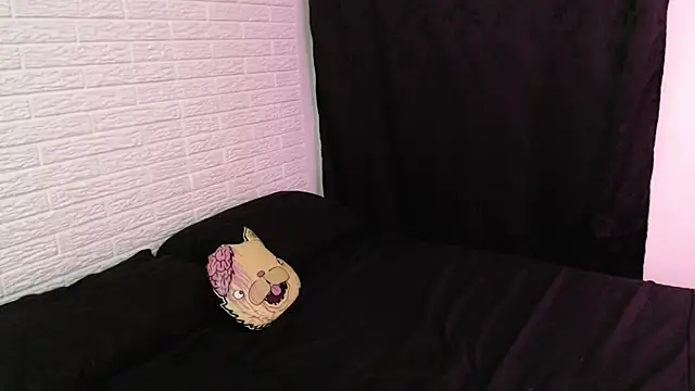 Snapshot of rousstattoo chatting on 01.21.25 rousstattoo online show from 01.21.25