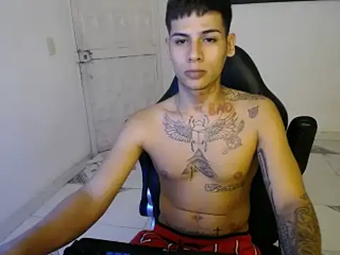 Snapshot of Clyde019 chatting on 01.01.25 Clyde019 online show from 01.01.25