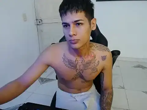 Snapshot of Clyde019 chatting on 01.12.25 Clyde019 online show from 01.12.25