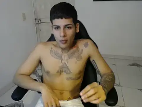 Snapshot of Clyde019 chatting on 01.12.25 Clyde019 online show from 01.12.25