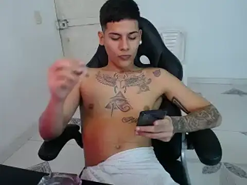 Snapshot of Clyde019 chatting on 01.24.25 Clyde019 online show from 01.24.25