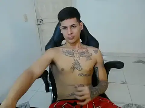 Snapshot of Clyde019 chatting on 01.29.25 Clyde019 online show from 01.29.25