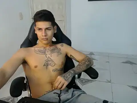 Snapshot of Clyde019 chatting on 02.04.25 Clyde019 online show from 02.04.25