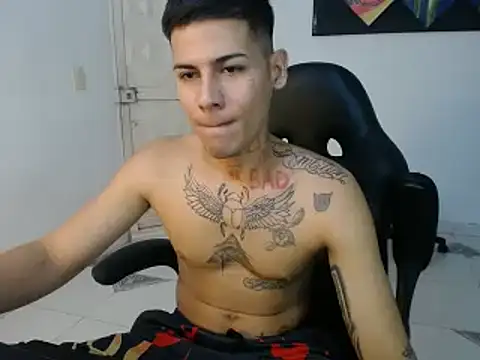 Snapshot of Clyde019 chatting on 02.07.25 Clyde019 online show from 02.07.25