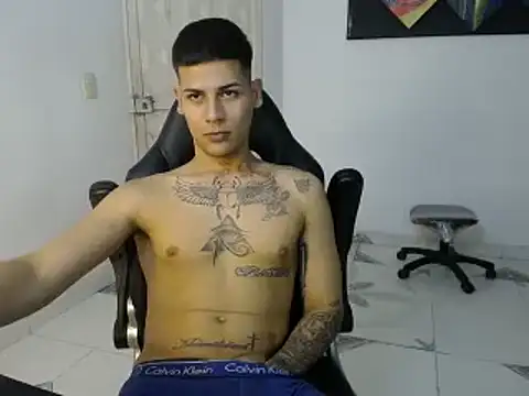 Snapshot of Clyde019 chatting on 02.08.25 Clyde019 online show from 02.08.25