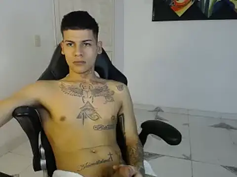 Snapshot of Clyde019 chatting on 02.10.25 Clyde019 online show from 02.10.25