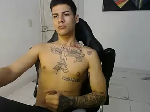 Snapshot of Clyde019 chatting on 02.19.25 Clyde019 online show from 02.19.25