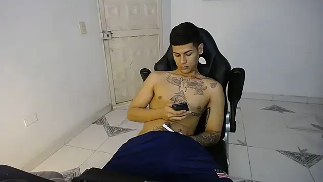 Snapshot of Clyde019 chatting on 02.20.25 Clyde019 online show from 02.20.25