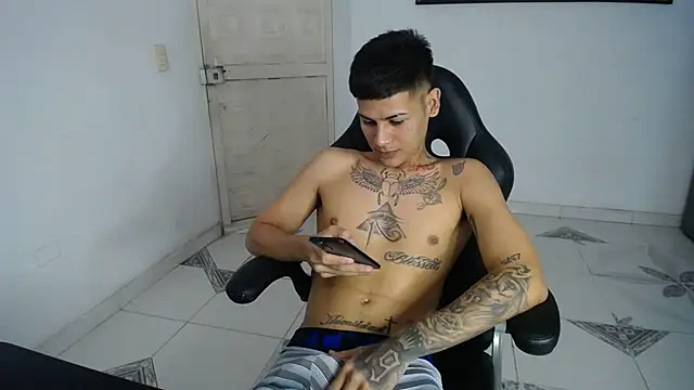 Snapshot of Clyde019 chatting on 02.24.25 Clyde019 online show from 02.24.25