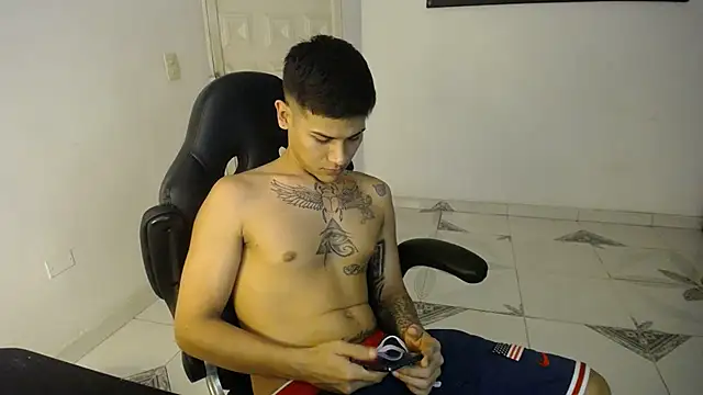 Snapshot of Clyde019 chatting on 02.26.25 Clyde019 online show from 02.26.25