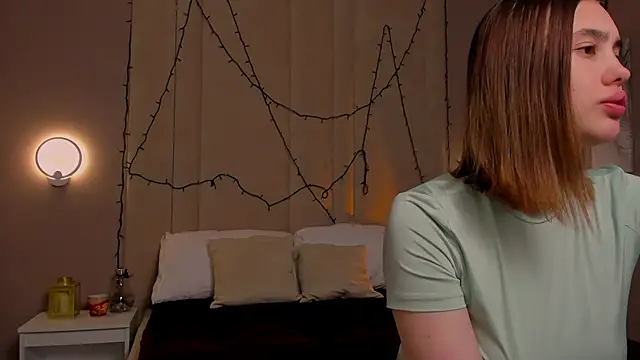 Snapshot of AngelicaKleee chatting on 10.05.25 AngelicaKleee online show from 10.05.25