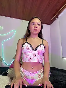 Snapshot of Valen_sr_ chatting on 12.28.24 Valen sr  online show from 12.28.24