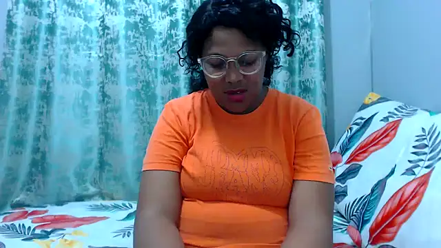 Snapshot of Teassa90 chatting on 10.19.25 Teassa90 online show from 10.19.25