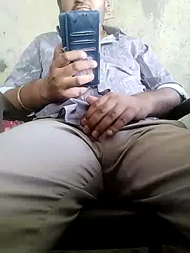 Snapshot of r379 chatting on 11.03.25 r379 online show from 11.03.25