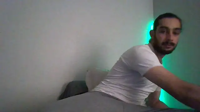 Snapshot of Levi_Latino chatting on 10.10.25 Levi Latino online show from 10.10.25