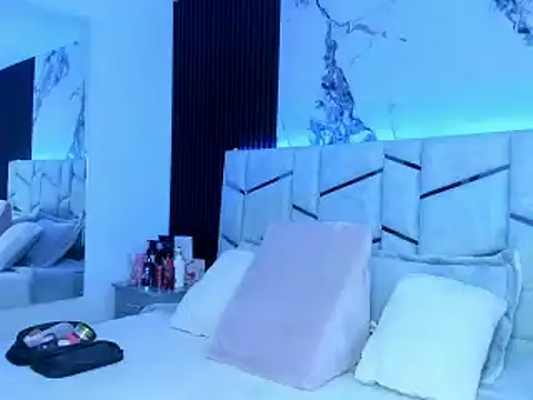 Snapshot of daniiphoeniixx chatting on 02.25.25 daniiphoeniixx online show from 02.25.25