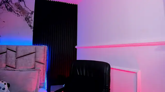 Snapshot of daniiphoeniixx chatting on 10.27.25 daniiphoeniixx online show from 10.27.25