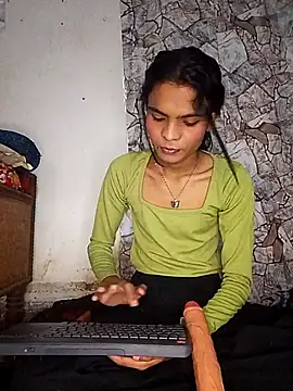 Snapshot of Enna_Zarza_ chatting on 10.27.25 Enna Zarza  online show from 10.27.25