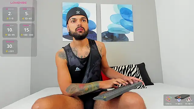 Snapshot of Emilio_Wolf chatting on 02.08.25 Emilio Wolf online show from 02.08.25