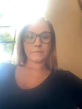 Snapshot of Kitty_DaCocks chatting on 10.18.25 Kitty DaCocks online show from 10.18.25