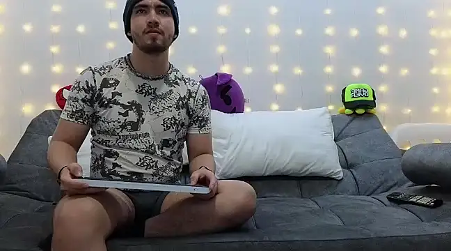 Snapshot of ErickBrant chatting on 01.28.25 ErickBrant online show from 01.28.25