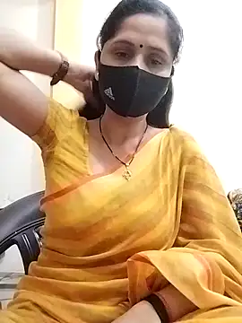 Snapshot of priyancyfun chatting on 02.14.25 priyancyfun online show from 02.14.25